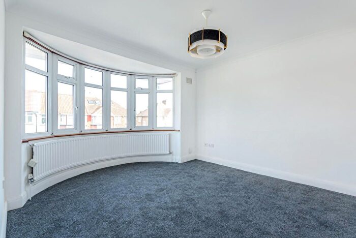 3 Bedroom Maisonette To Rent In Eastcote Avenue, Greenford, UB6