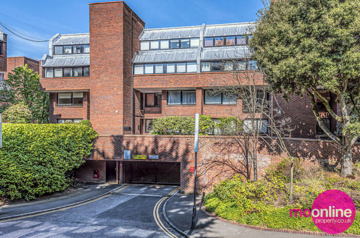 2 Bedroom Apartment To Rent In Chandos Way, Golders Green, London, NW11