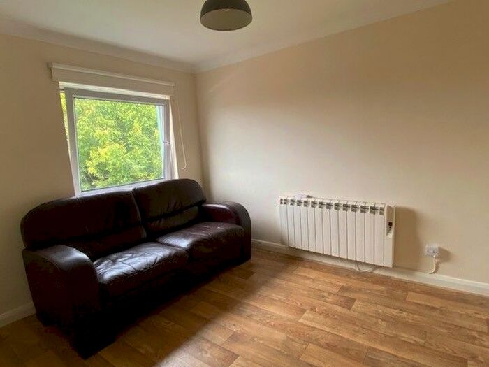 1 Bedroom Flat To Rent In Junction Road, Totton, SO40