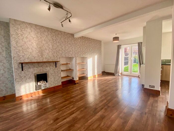 3 Bedroom Semi-Detached House To Rent In Myrtle Crescent, Wickersley, S66