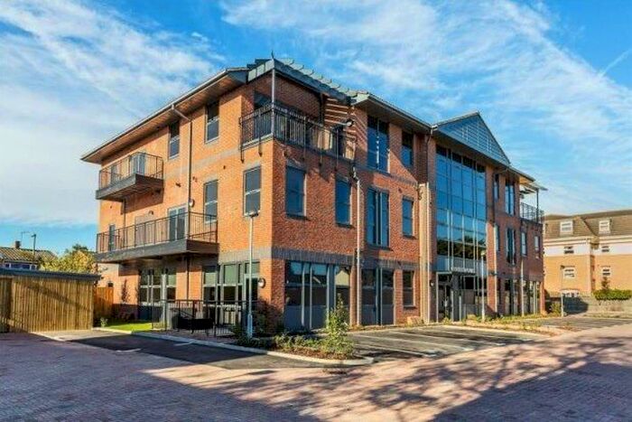 2 Bedroom Flat To Rent In Grosvenor Court, Woking, GU22