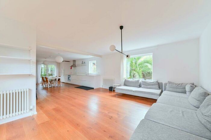 5 Bedroom House To Rent In Reedham Street, Peckham Rye, London, SE15