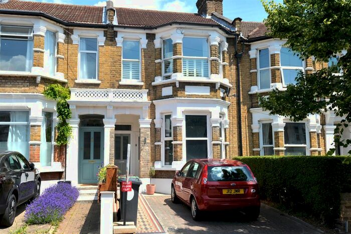 2 Bedroom Flat To Rent In Kings Road, Leytonstone, London, E11