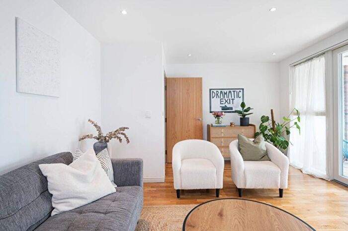 2 Bedroom Flat For Sale In Tabernacle Gardens, Tower Hamlets, London, E2