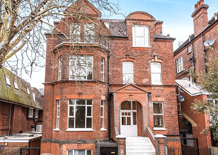 2 Bedroom Flat To Rent In Frognal Lane, London, NW3
