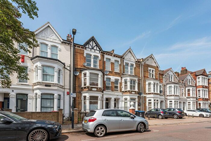 1 Bedroom Flat To Rent In Kilburn, Kilburn, London, NW6