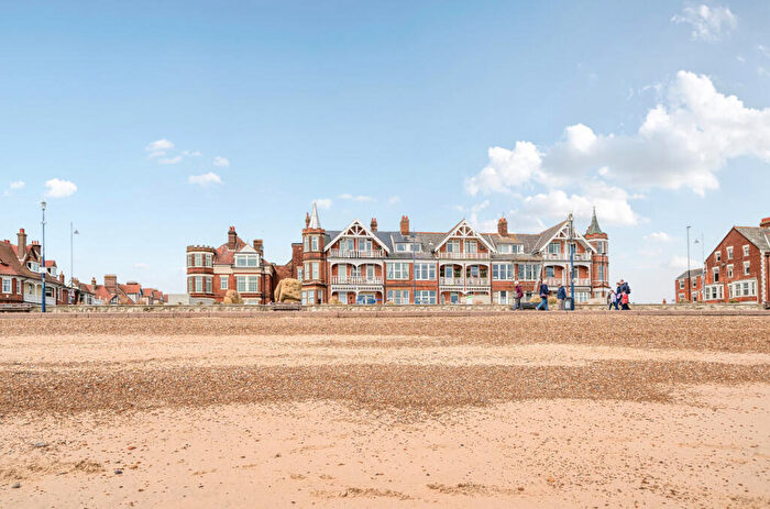 2 Bedroom Apartment For Sale In Sea Road, Felixstowe, Suffolk, IP11