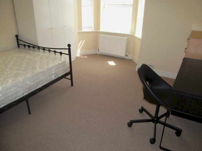 4 Bedroom Terraced House To Rent In Swainstone Road, Reading, Berkshire, RG2