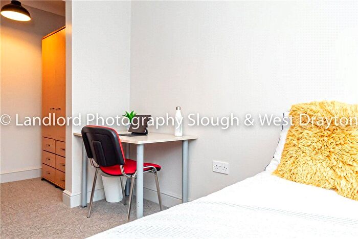 1 Bedroom Property To Rent In Park Barn East, Guildford, Surrey, GU2