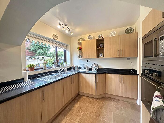 3 Bedroom Semi-Detached House For Sale In Nunns Lane, Featherstone, WF7