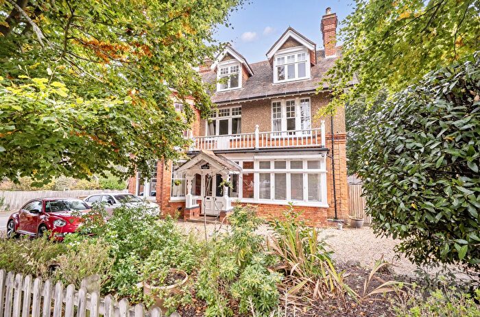 2 Bedroom Flat For Sale In Pit Farm Road, Guildford, Surrey, GU1