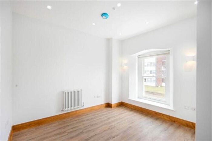 1 Bedroom Maisonette To Rent In South Woodford, London, E18
