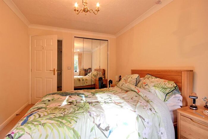 1 Bedroom Flat For Sale In Ella Court, Kirk Ella, Hull, HU10
