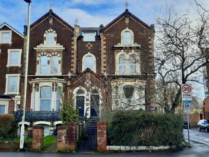 2 Bedroom Flat To Rent In North Avenue, Exeter, EX1