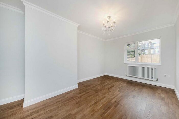 1 Bedroom Flat To Rent In Midmoor Road, London, SW12