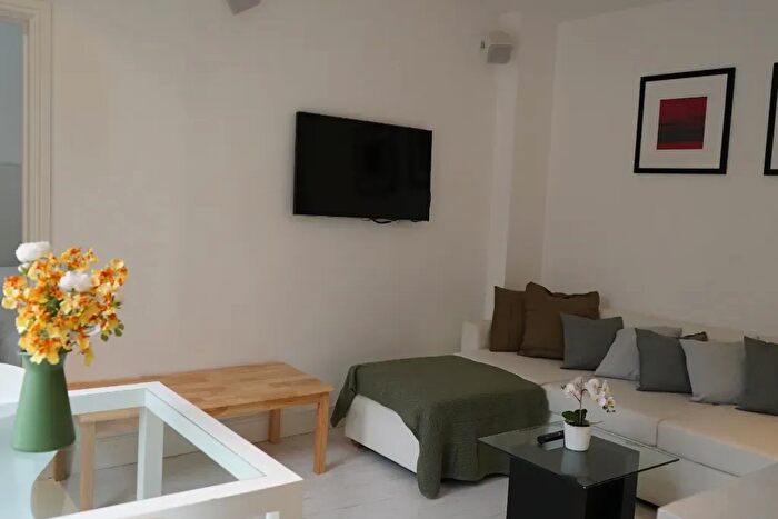 1 Bedroom Flat To Rent In Harrowby Street, Marylebone, London, W1H