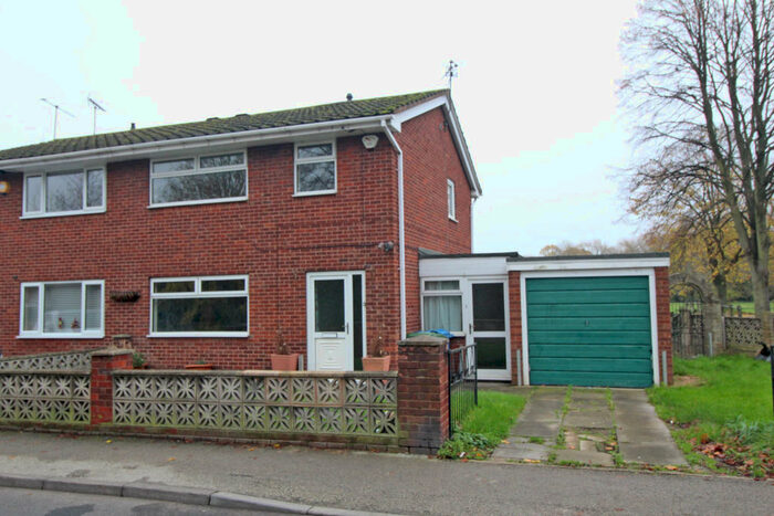 3 Bedroom Semi-Detached House To Rent In Priorswell Road, Worksop, S80