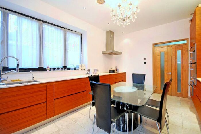 7 Bedroom House To Rent In Brondesbury Park, Brondesbury, London, NW6