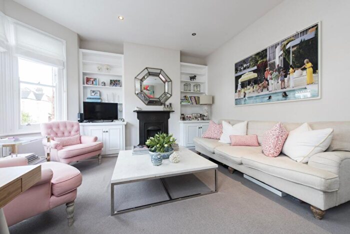 3 Bedroom Apartment To Rent In Gayville Road, SW11