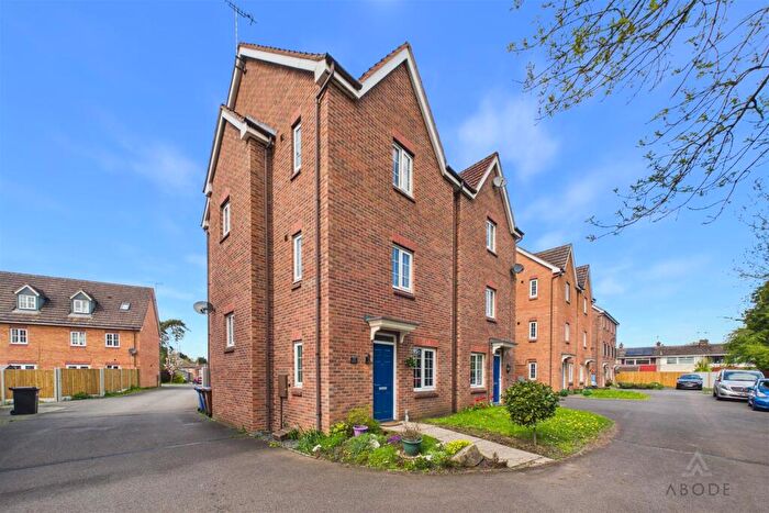 4 Bedroom Town House For Sale In St. Matthews Street, Burton-On-Trent, DE14