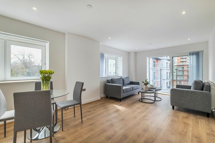 2 Bedroom Flat To Rent In Mast Quay, London, SE18