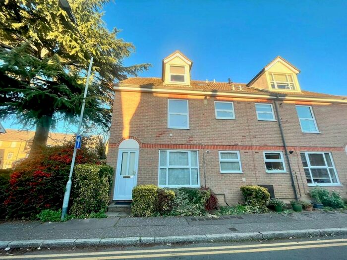 2 Bedroom Maisonette To Rent In Primrose Hill, Chelmsford, CM1