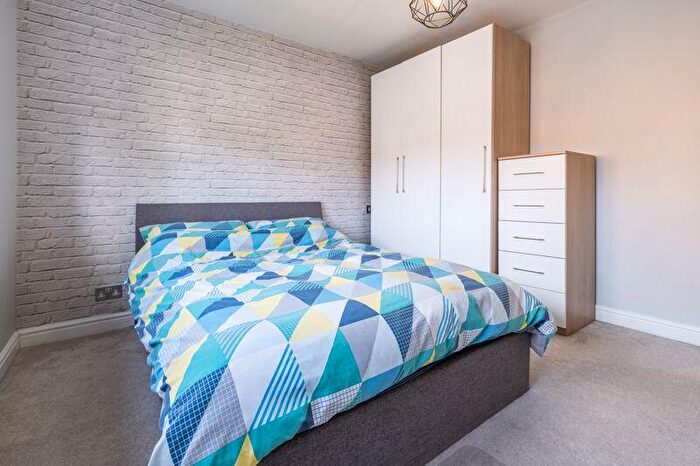 4 Bedroom Detached House For Sale In Trafalgar Avenue, Bletchley, Milton Keynes, MK3