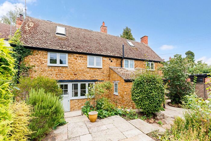 3 Bedroom Detached House For Sale In Chapel Street, Bloxham, OX15
