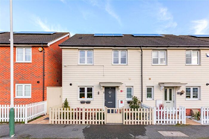 3 Bedroom End Of Terrace House For Sale In Humbleward Place, Romford, RM3