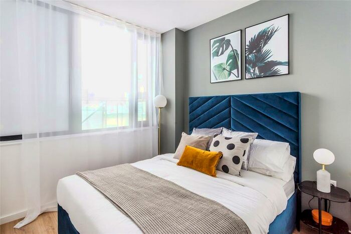 Apartment To Rent In Woking, GU21