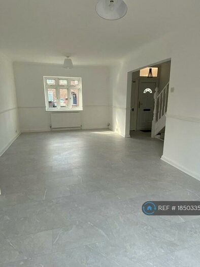 3 Bedroom Terraced House To Rent In Reigate Road, London, BR1