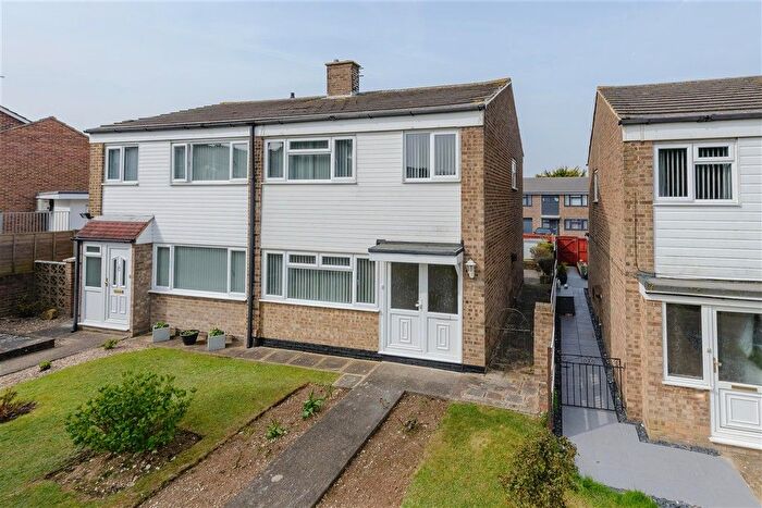 3 Bedroom Semi Detached House For Sale In Derby Road, Upper Gillingham, Kent, ME5