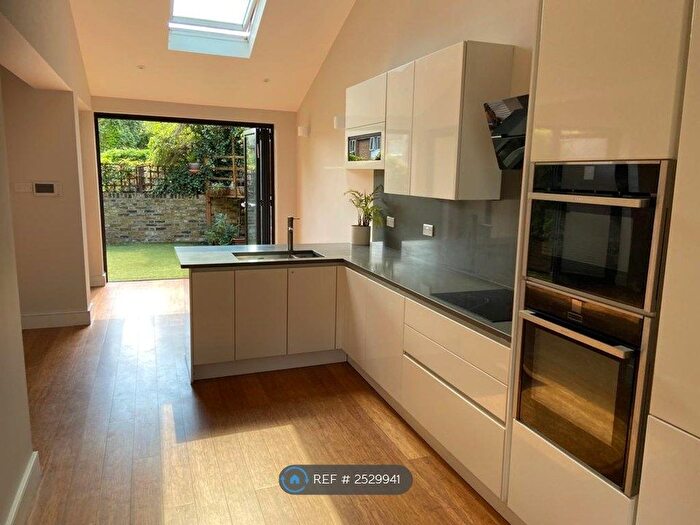 2 Bedroom Flat To Rent In Goldhurst Terrace, London, NW6