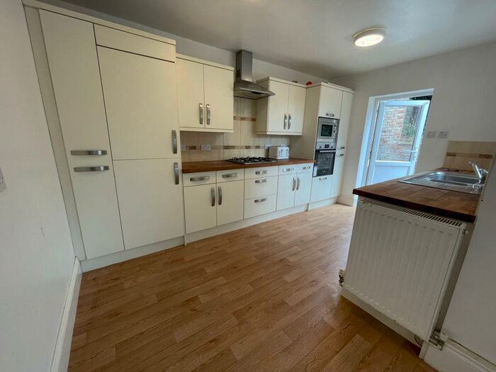 4 Bedroom House To Rent In Maple Road, Bournemouth, BH9