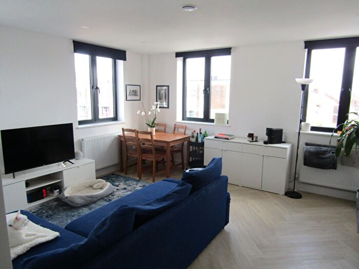 2 Bedroom Flat To Rent In Barnabas Road, Hackney, E9