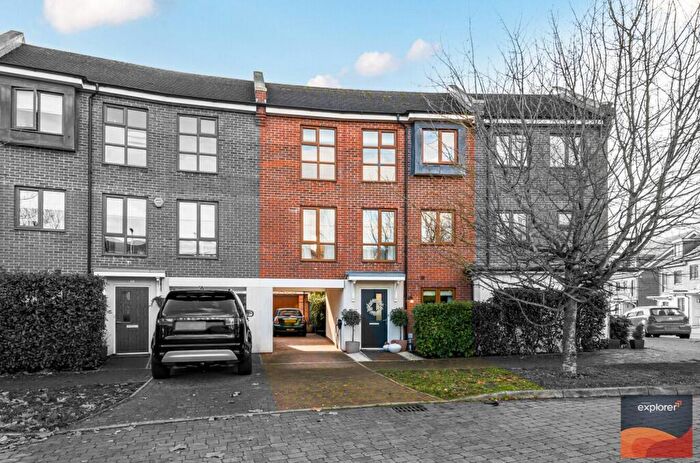 4 Bedroom Terraced House For Sale In Peggs Way, Rooksdown, RG24