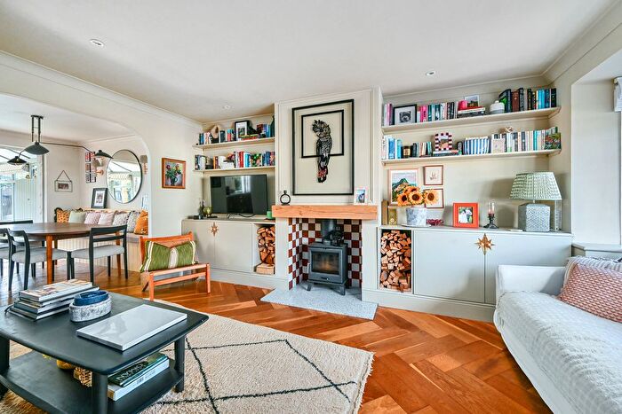 4 Bedroom Detached House For Sale In Quinnell Drive, Hailsham, BN27