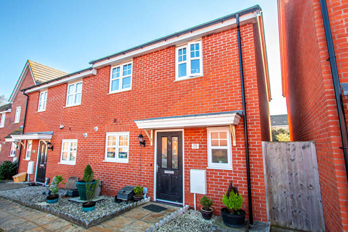 4 Bedroom Semi Detached House For Sale In Catlin Way, Rushden, NN10