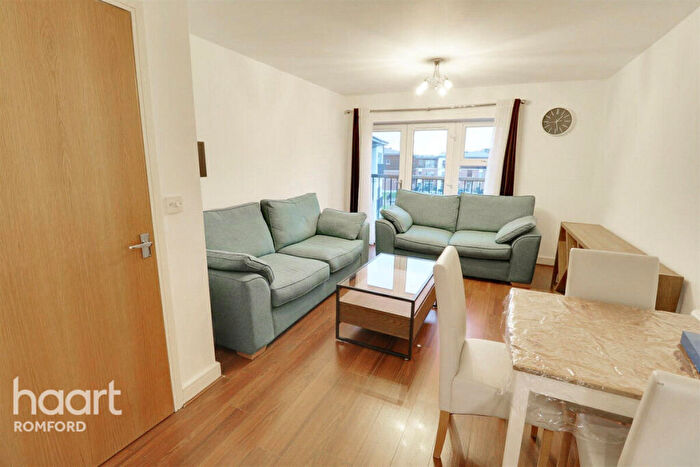 2 Bedroom Flat To Rent In Riverside Close, Romford, RM1