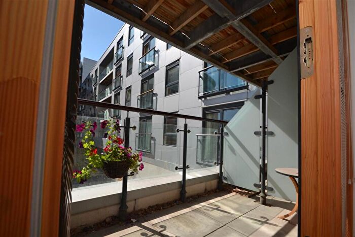 2 Bedroom Apartment To Rent In Magellan House, LS10