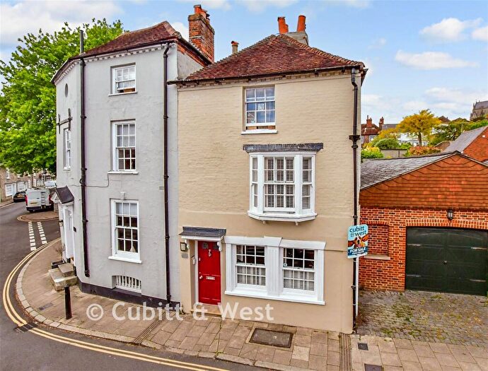 4 Bedroom Town House For Sale In Tarrant Street, Arundel, West Sussex, BN18