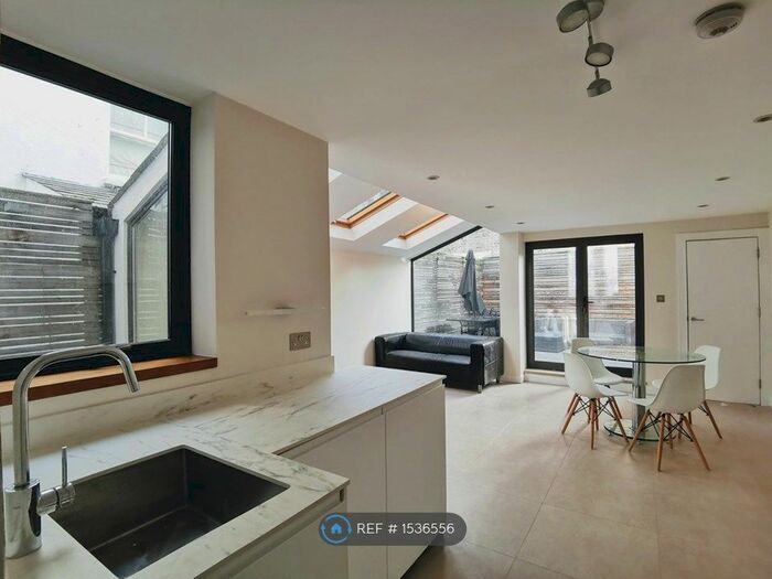 2 Bedroom Flat To Rent In Tunstall Road, London, SW9