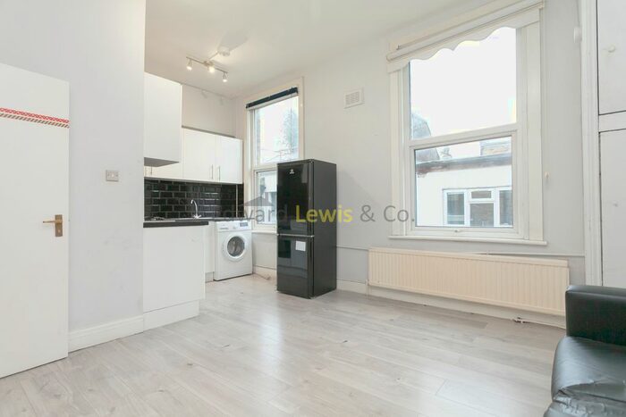 2 Bedroom Flat To Rent In Rectory Road, London, N16