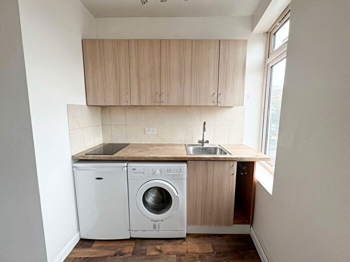 1 Bedroom Studio To Rent In High Road Leyton, Leyton, London, Qe, Uk, E10