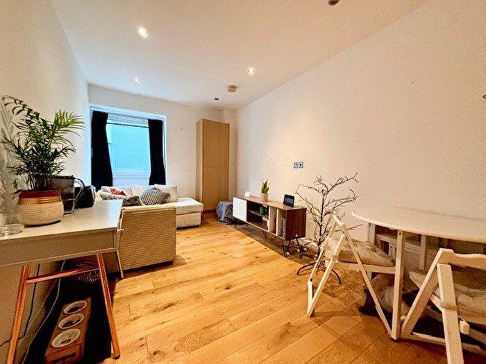 1 Bedroom Flat For Sale In Hanover House, Brentwood, CM14