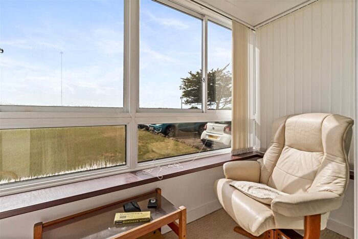 2 Bedroom Flat For Sale In West Parade, Worthing, BN11