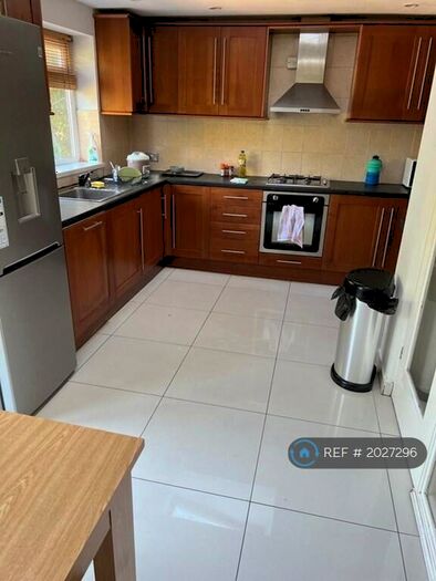 5 Bedroom Semi-Detached House To Rent In Houlditch Road, Leicester, LE2