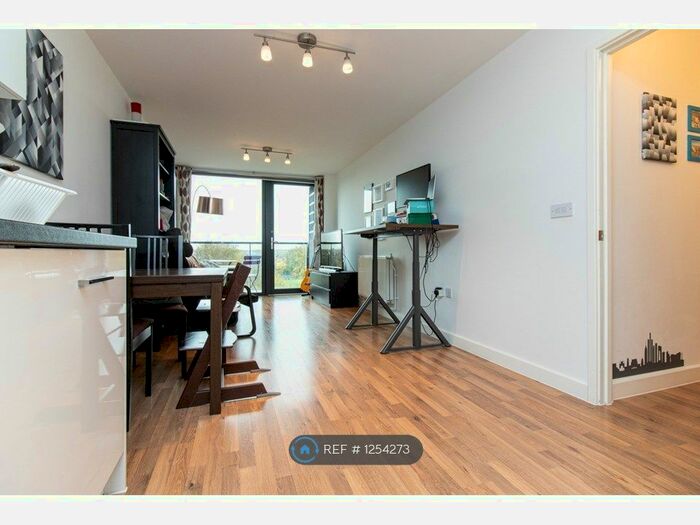 2 Bedroom Flat To Rent In Cranston Court, London W12