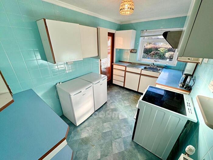 2 Bedroom Semi-Detached Bungalow For Sale In Grahamston Avenue, Glengarnock, KA14