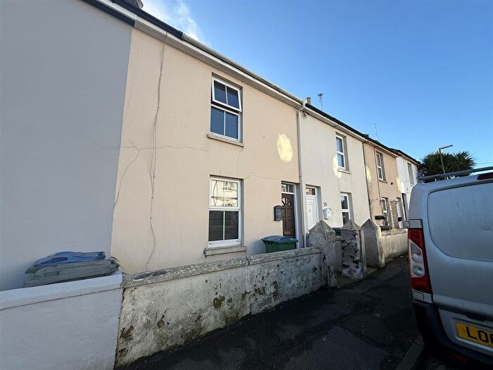 2 Bedroom Terraced House To Rent In North Street, Littlehampton, BN17